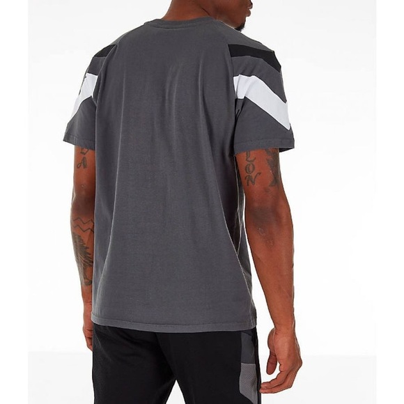 Men’s adidas t shirt - Picture 2 of 4